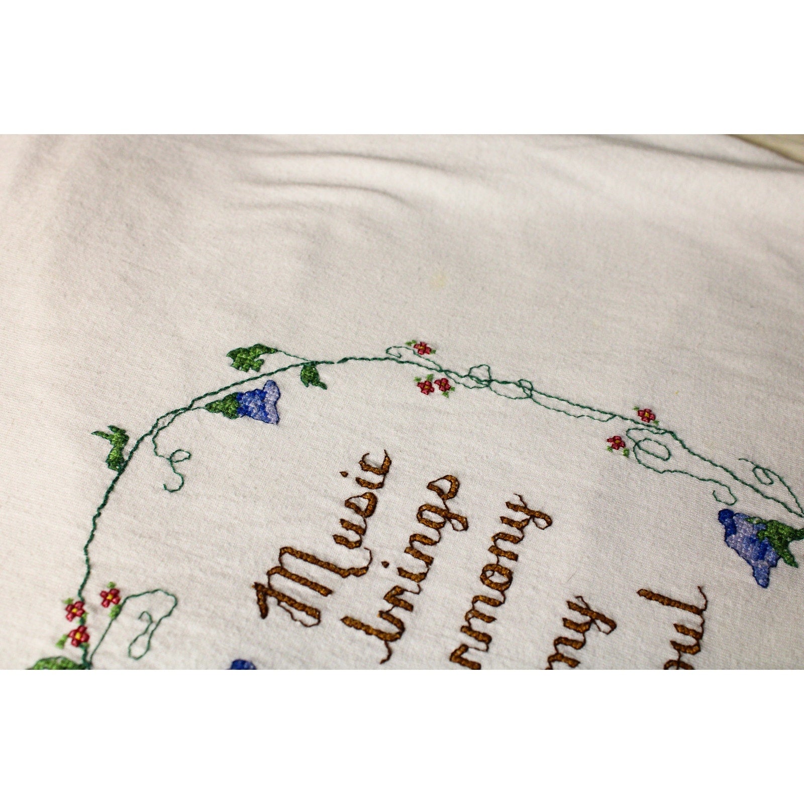 90s decosport mock-neck “music brings harmony”