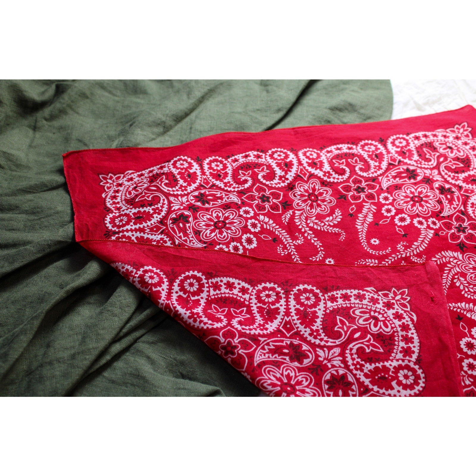70s crafted with pride in usa rn14193 red paisley bandana- selvedge