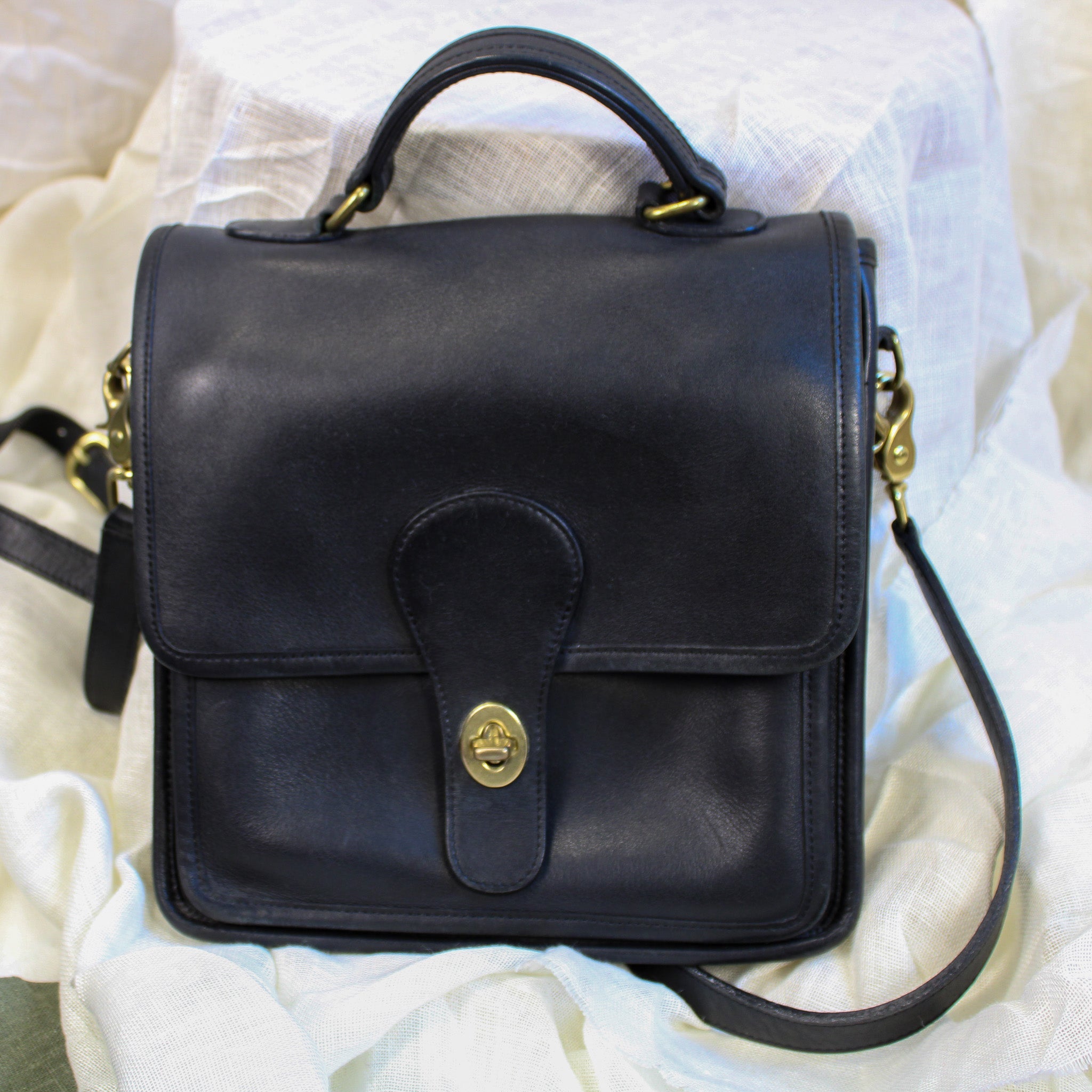 vintage coach black leather station bag (style 5130, l1w-5130)