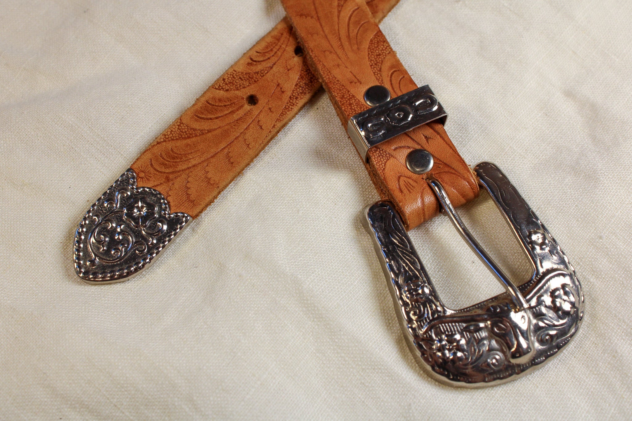 tooled leather belt w/ western longhorn buckle