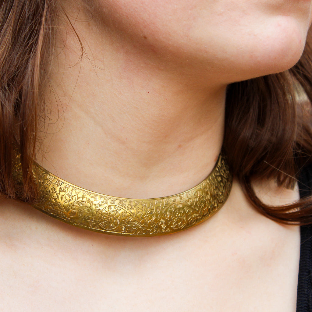 70s sculpted brass collar necklace w/ etched floral motif