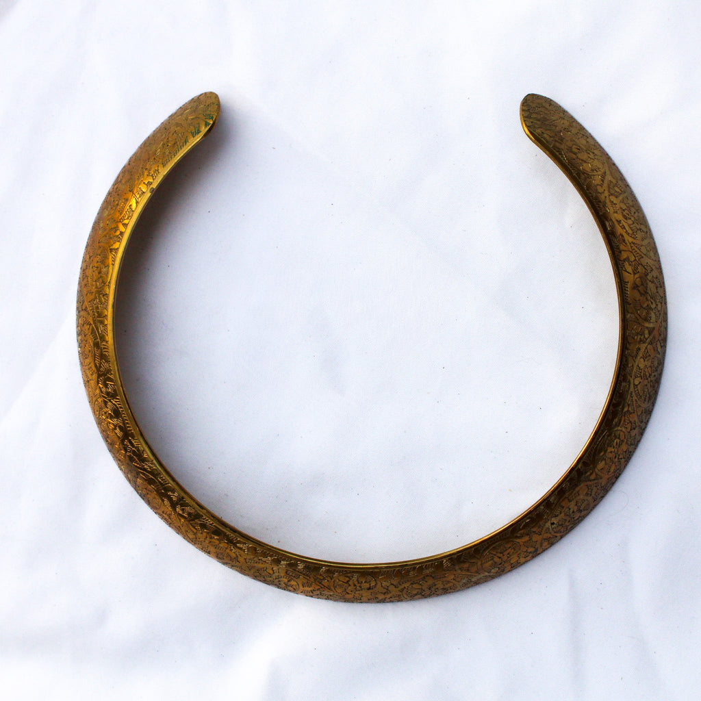 70s sculpted brass collar necklace w/ etched floral motif