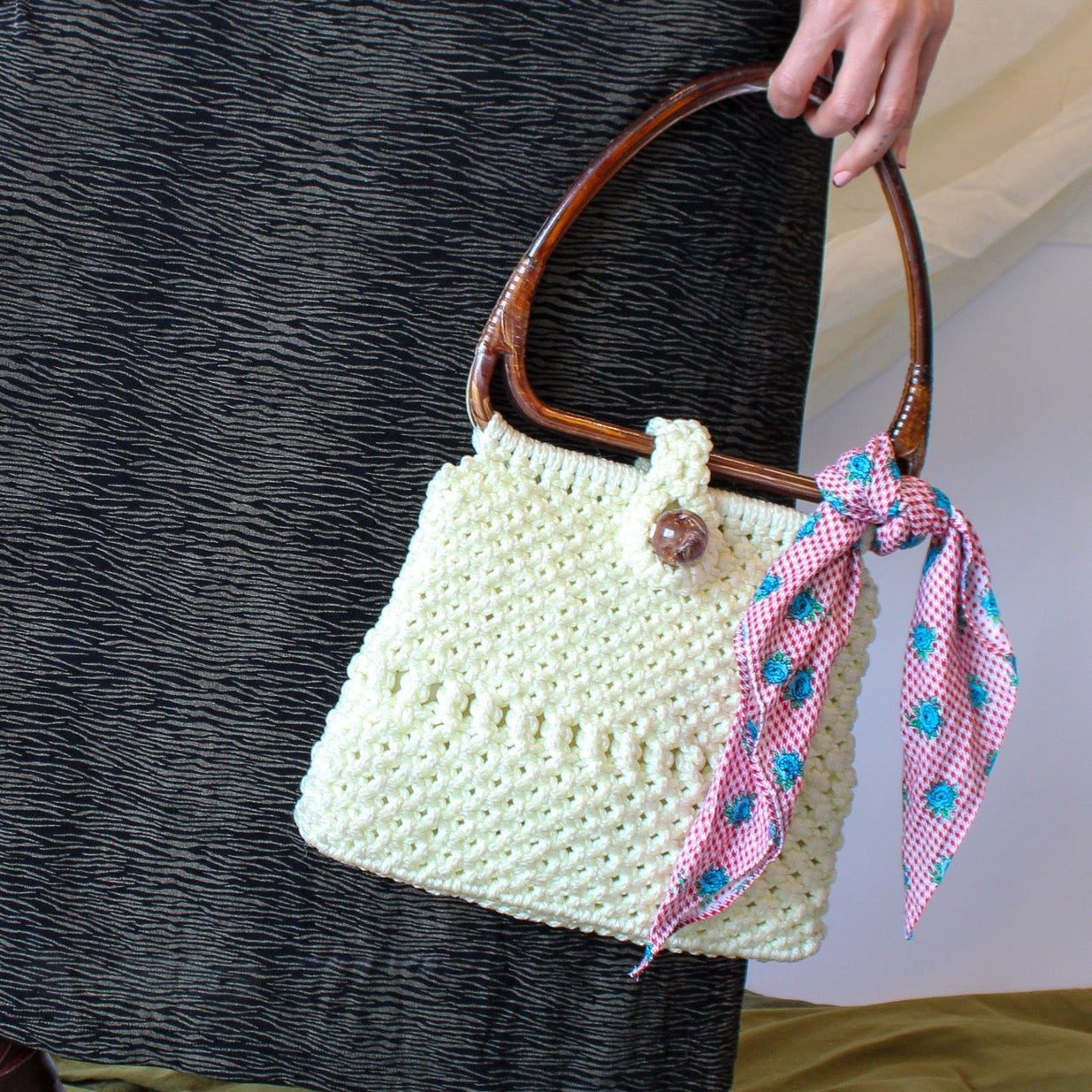 00s white acrylic crochet crossbody, handmade mexico, image 3