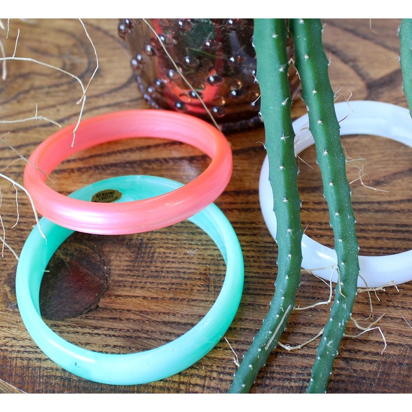 60s genuine lucite white bangle made in hong kong