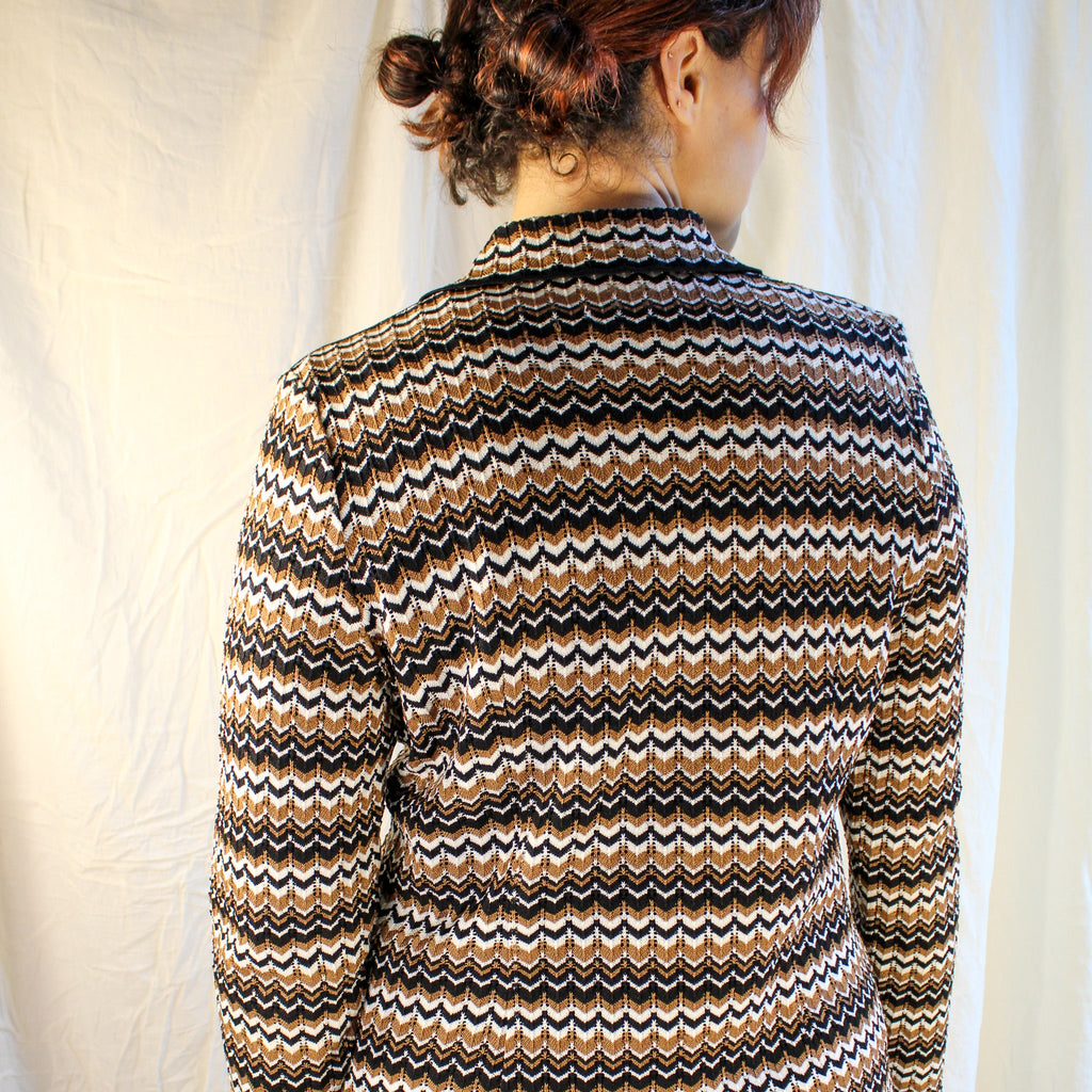 Collar and placket detail