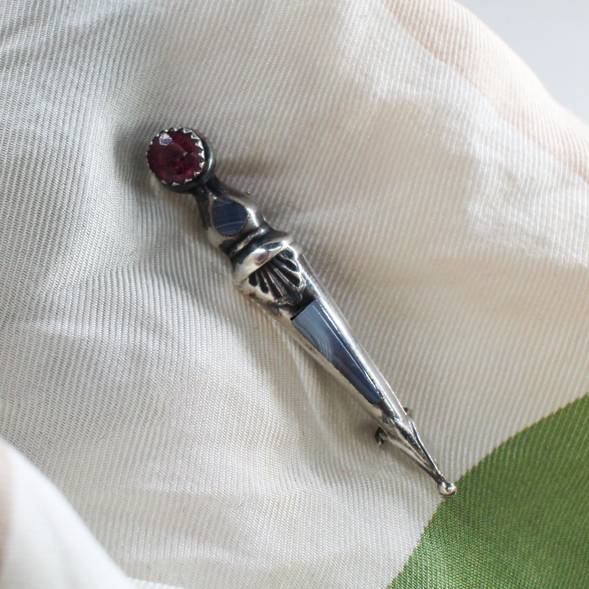 1890s sterling silver scottish dirk dagger brooch with banded agate inlay
