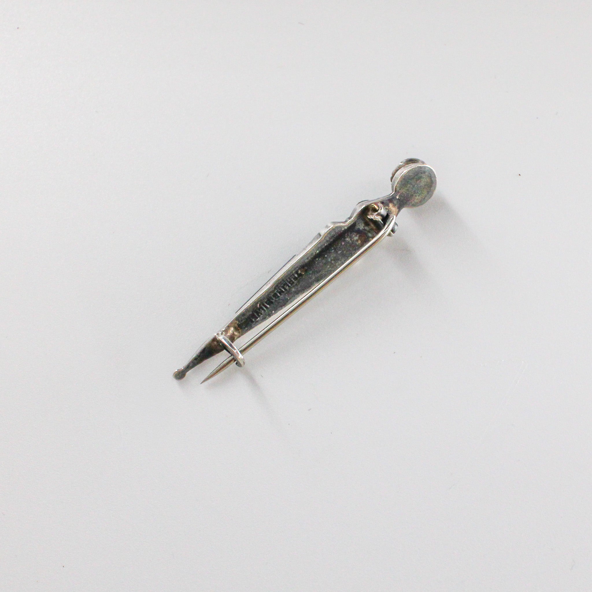 1890s sterling silver scottish dirk dagger brooch with banded agate inlay