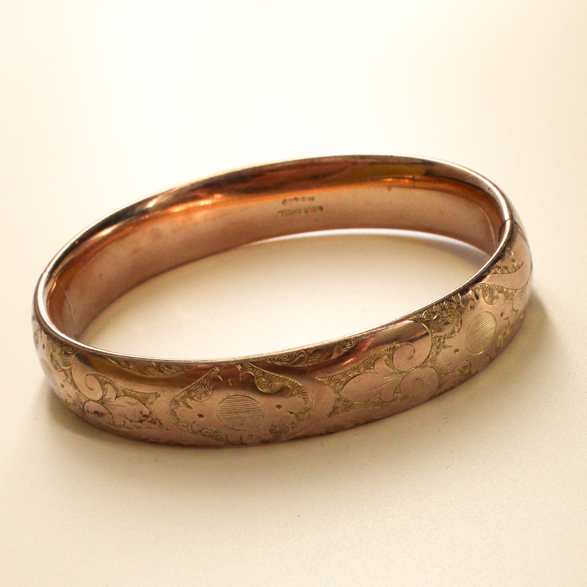 1900s victorian gold shell  hinged bangle by m h & co