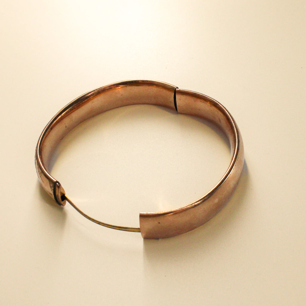 1900s victorian gold shell  hinged bangle by m h & co