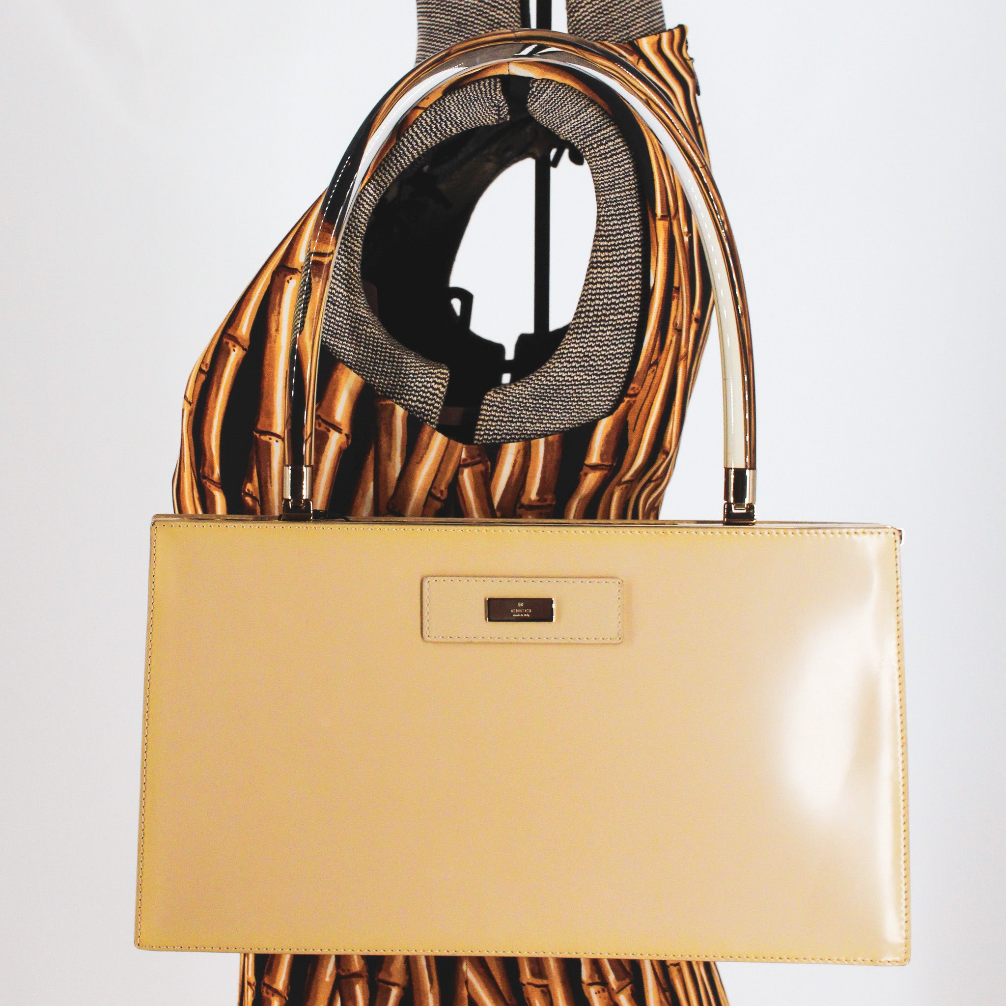 y2k gucci by tom ford tan patent leather, lucite handle