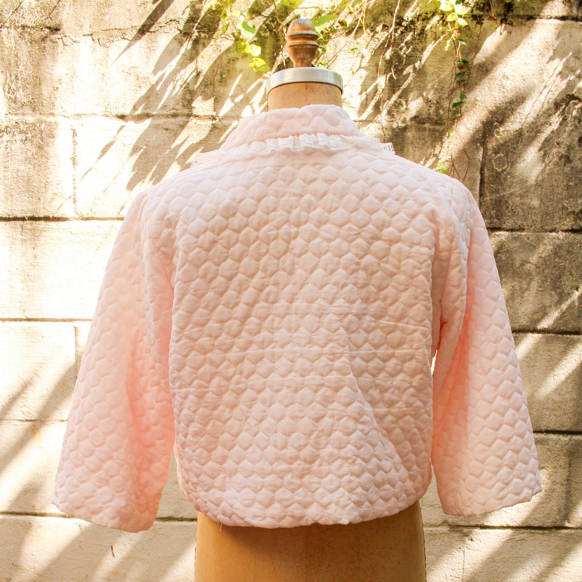 70s pink quilted bed jacket - collar and embroidered rosebud detail