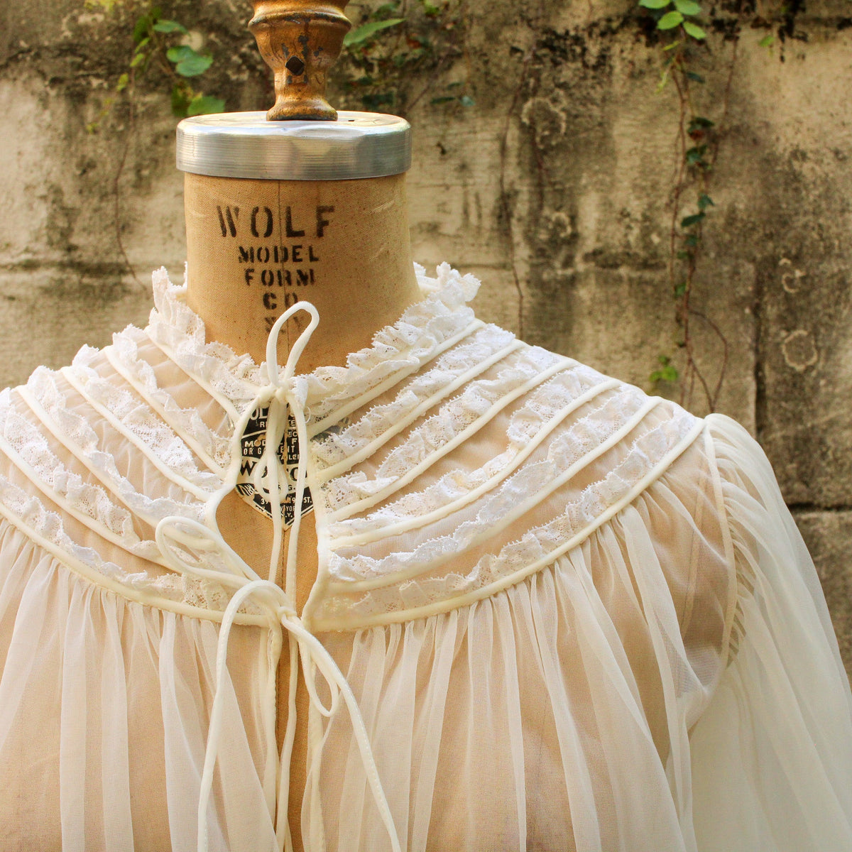 60s nan flower sheer chiffon peignoir - pleated lace collar detail