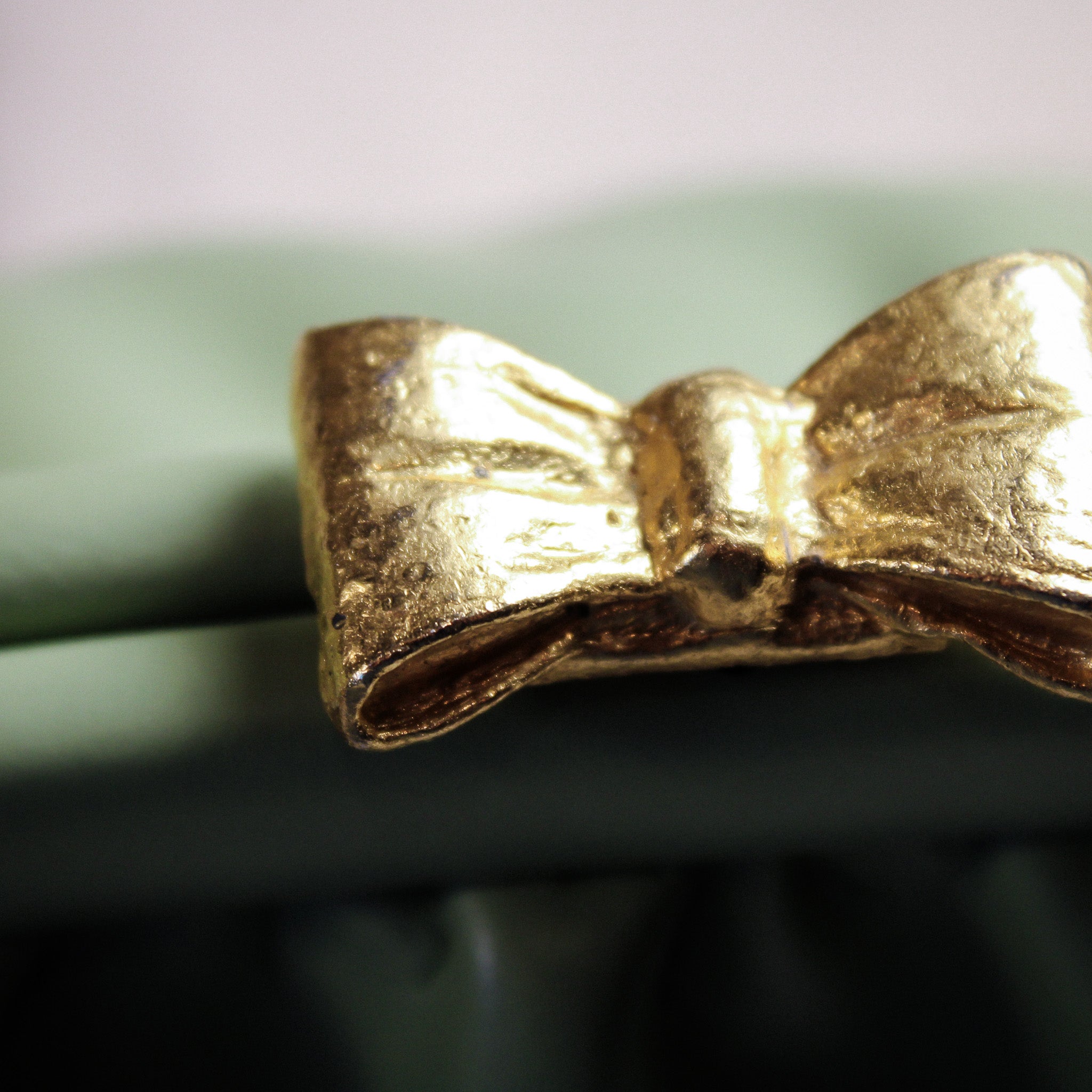 70s mint green bow clasp chain clutch