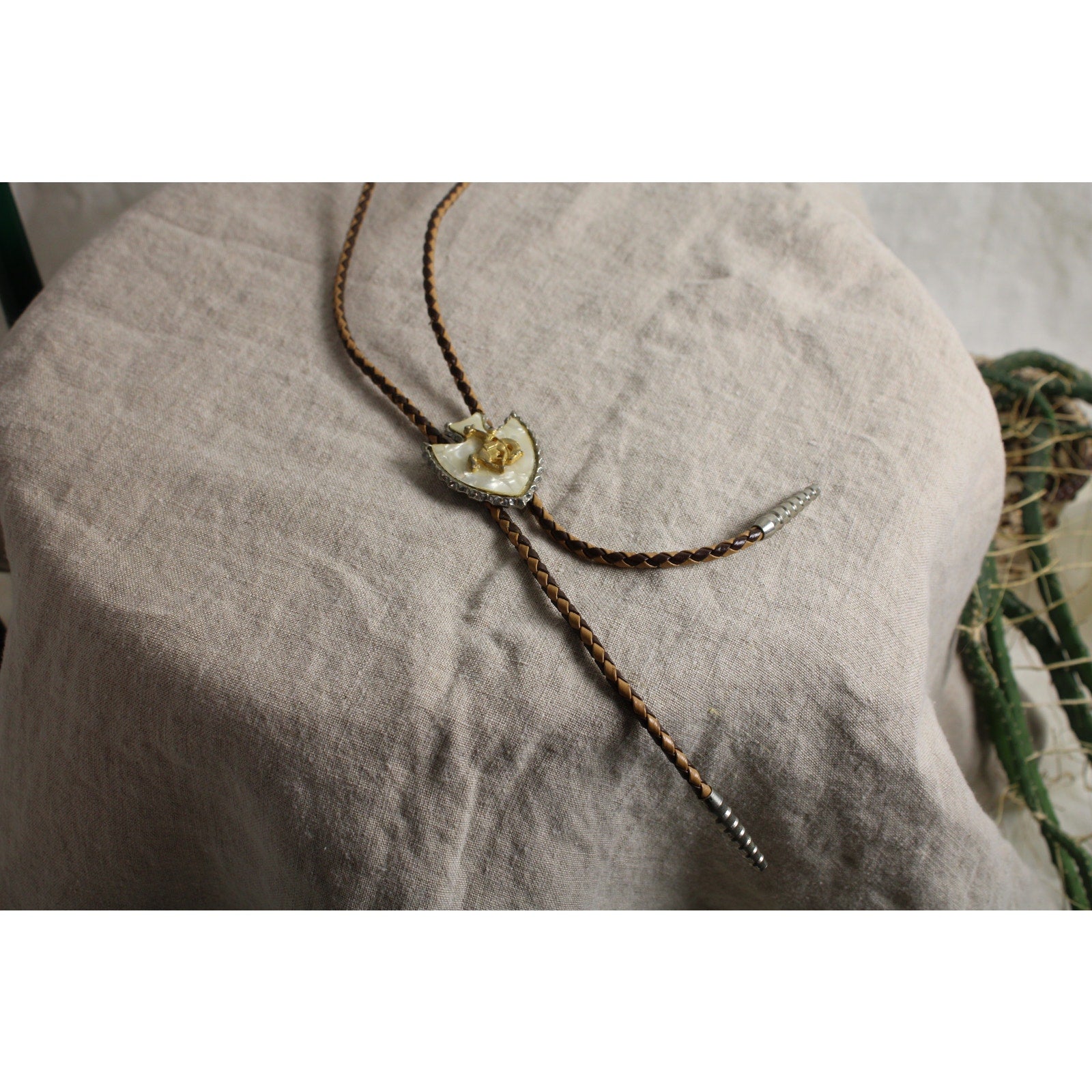 vintage 70s mother of pearl cowboy bolo tie