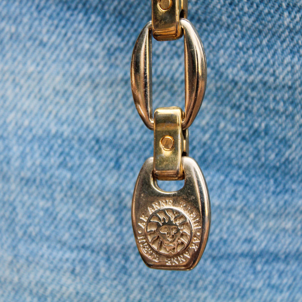 Close-up of clasp area