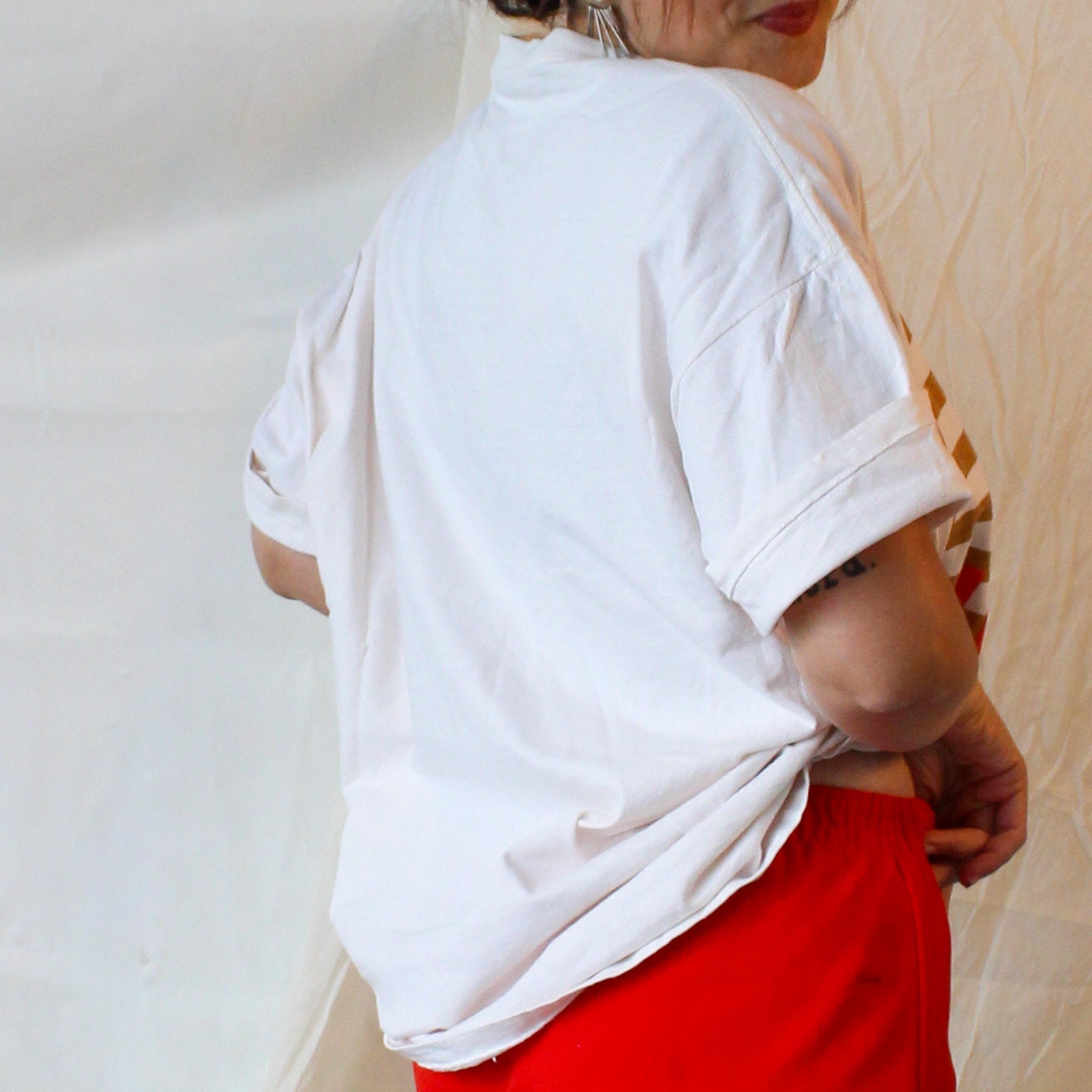 90s bloomie's striped logo single-stitch tee