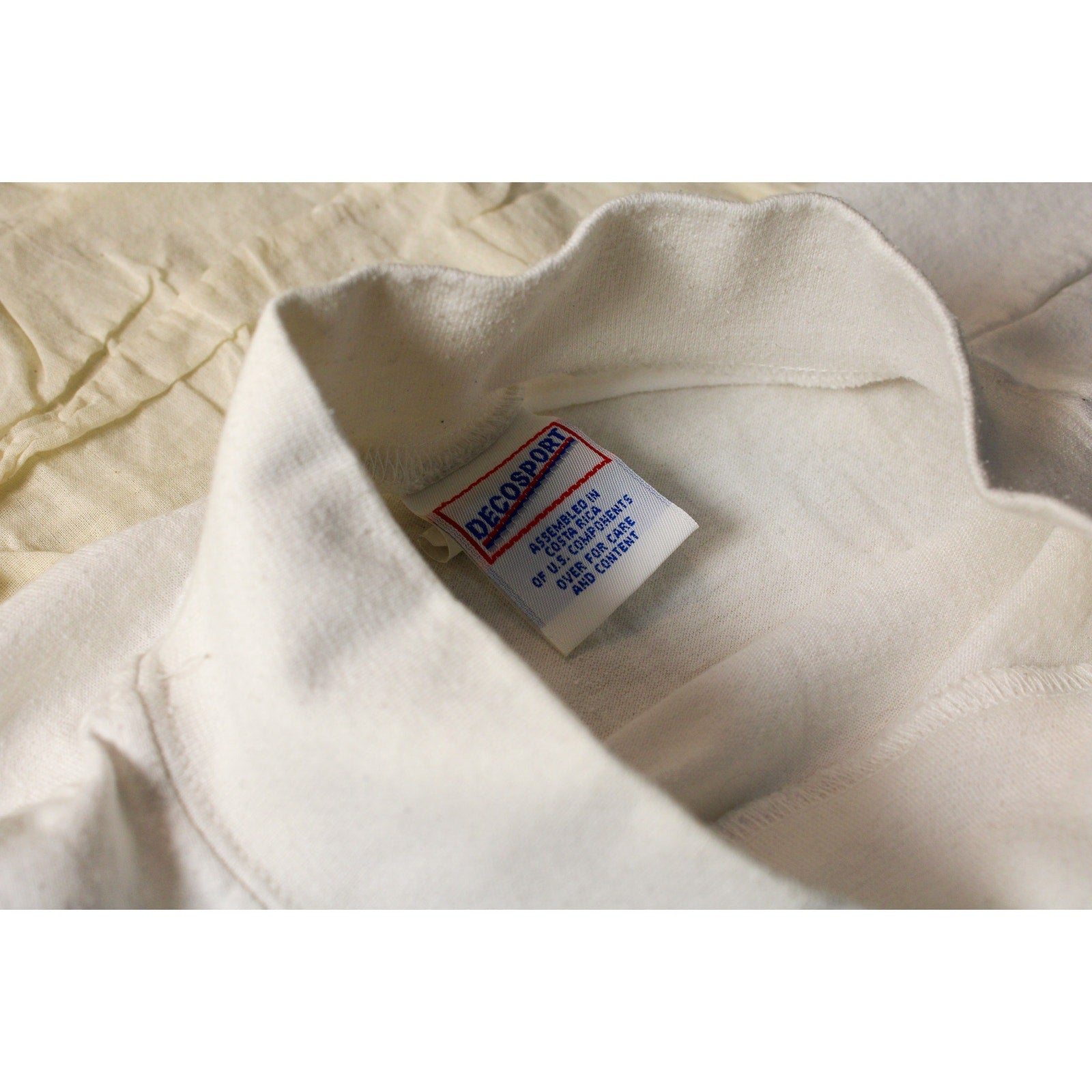 90s decosport mock-neck “music brings harmony”