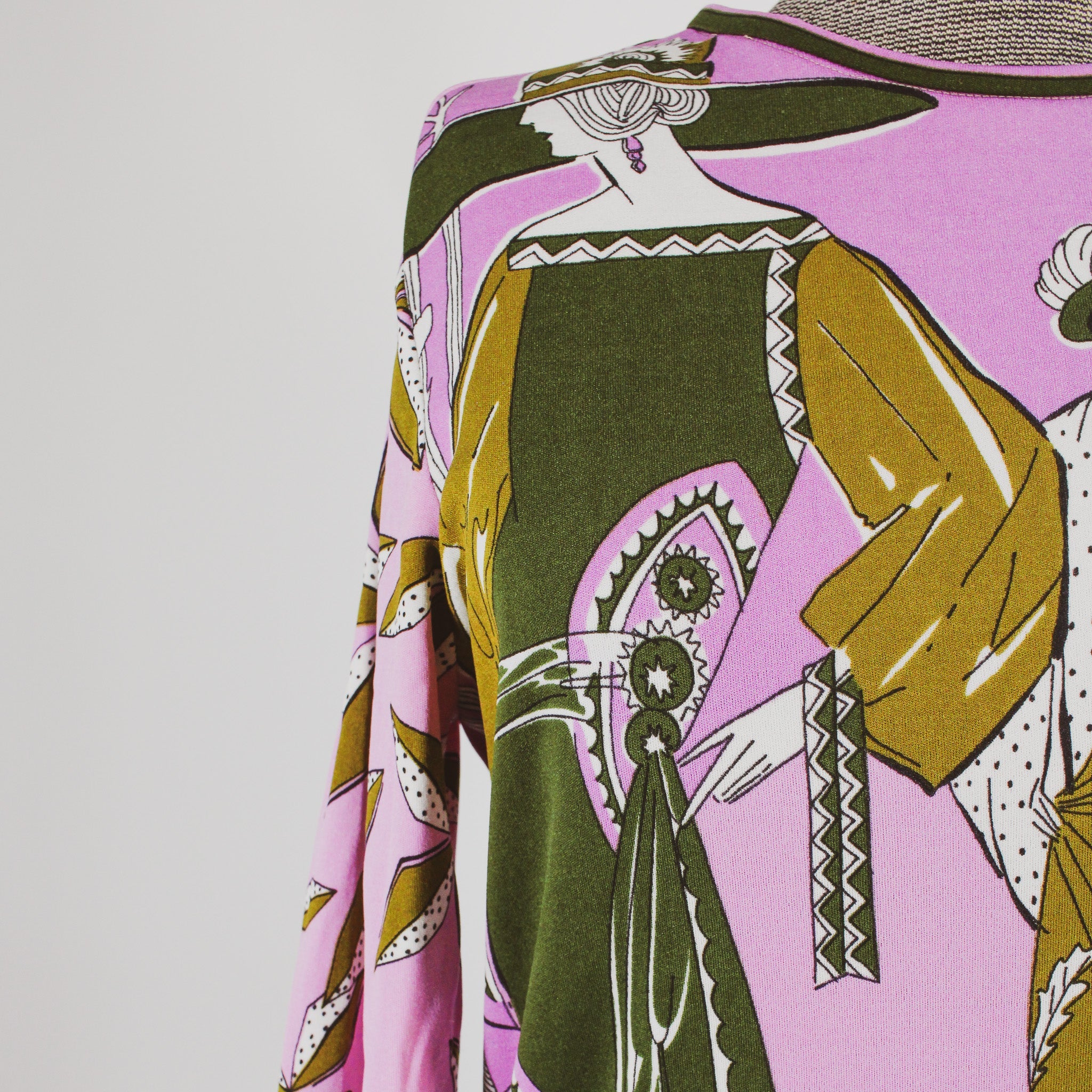 shoulder and print detail