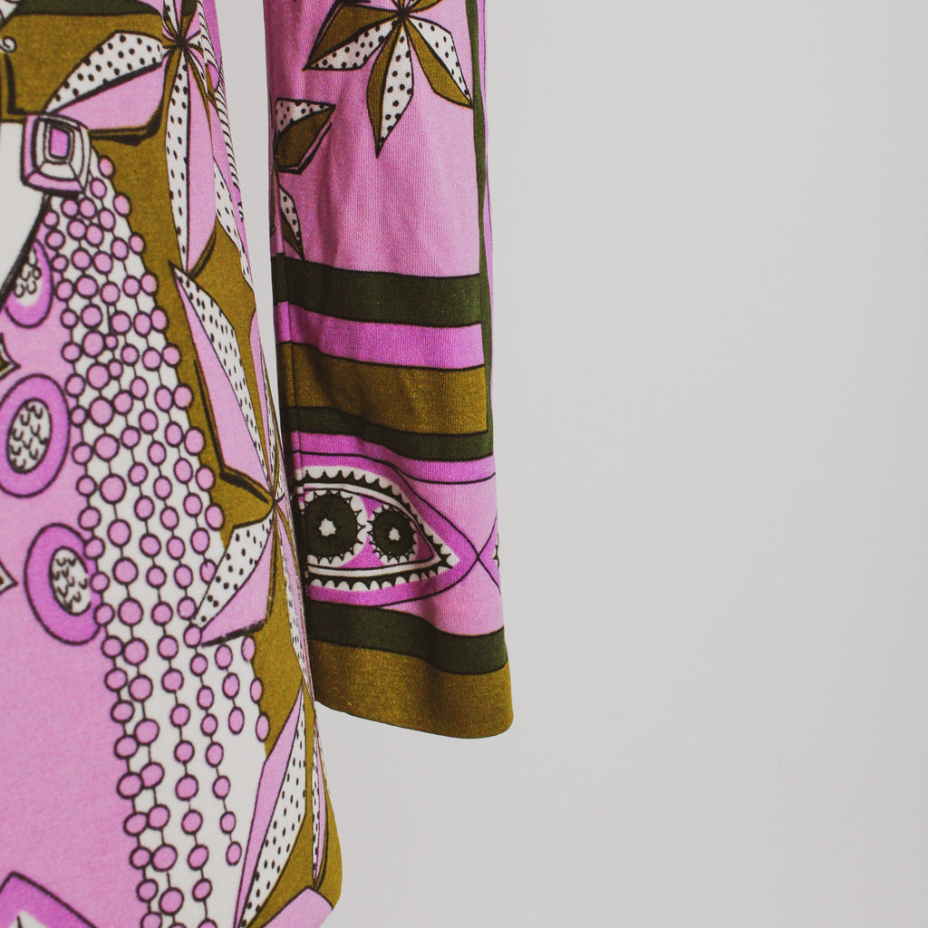 sleeve border print detail