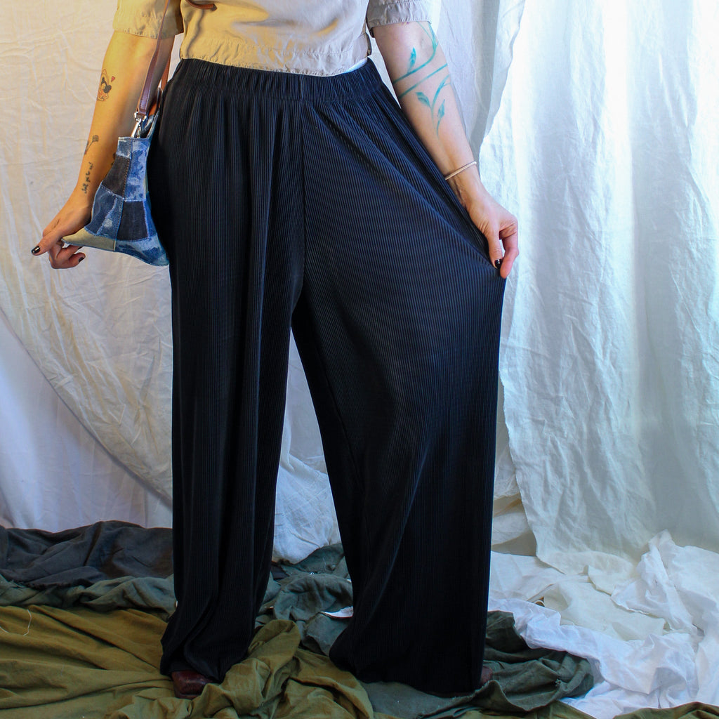 Front view plissé pants