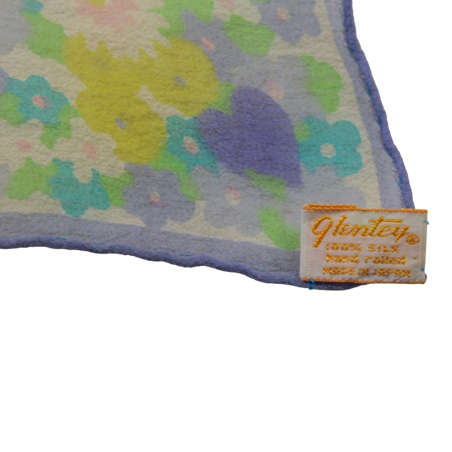 Detail hearts and daisies