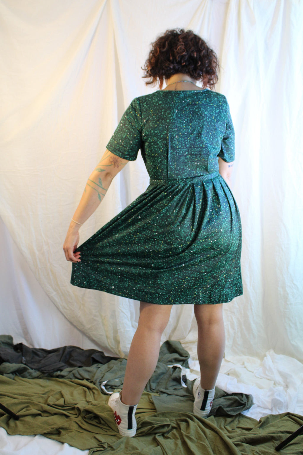 70s green zip-up floral tile belted dress by shelton stroller