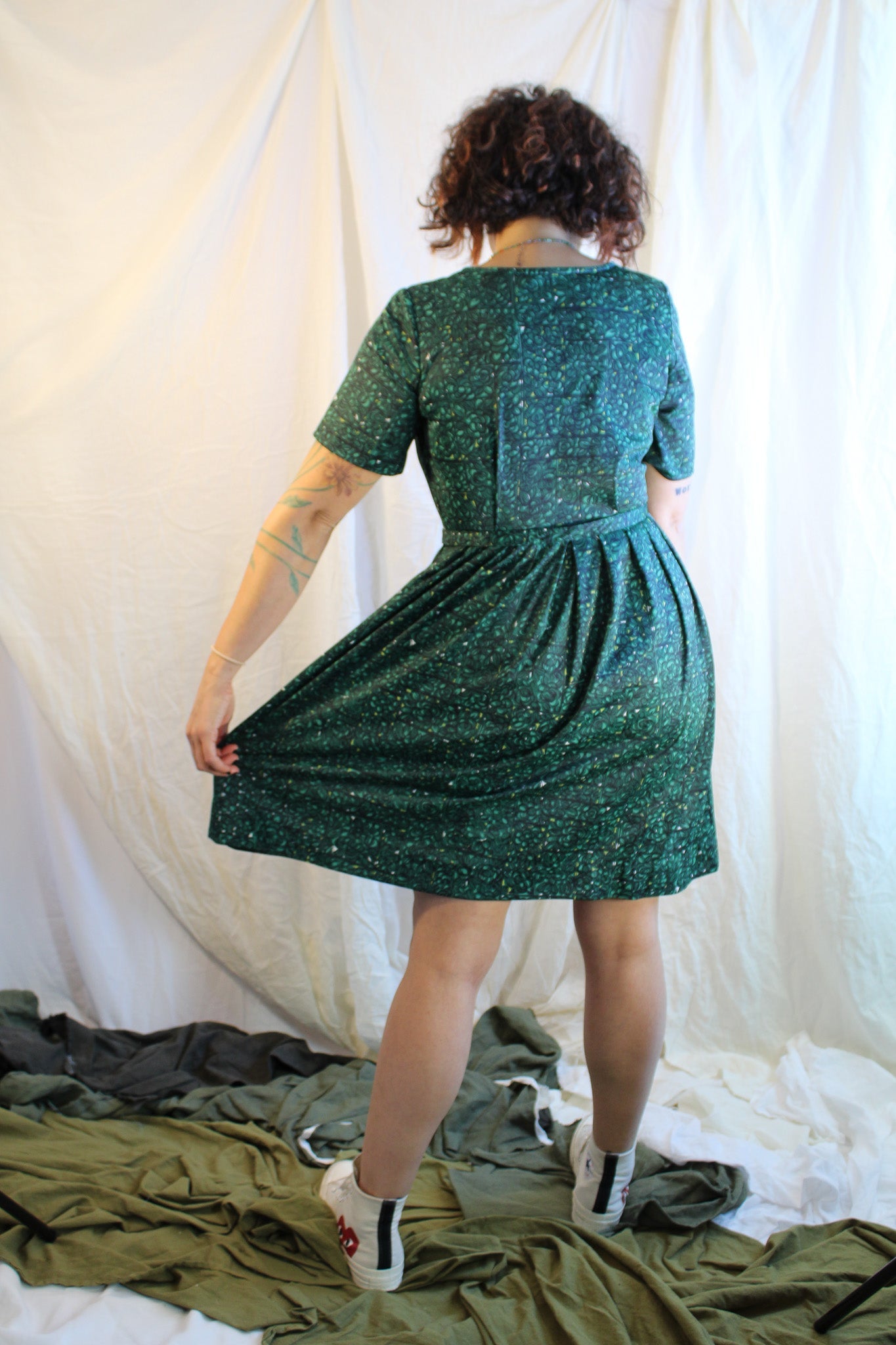 70s green zip-up floral tile belted dress by shelton stroller