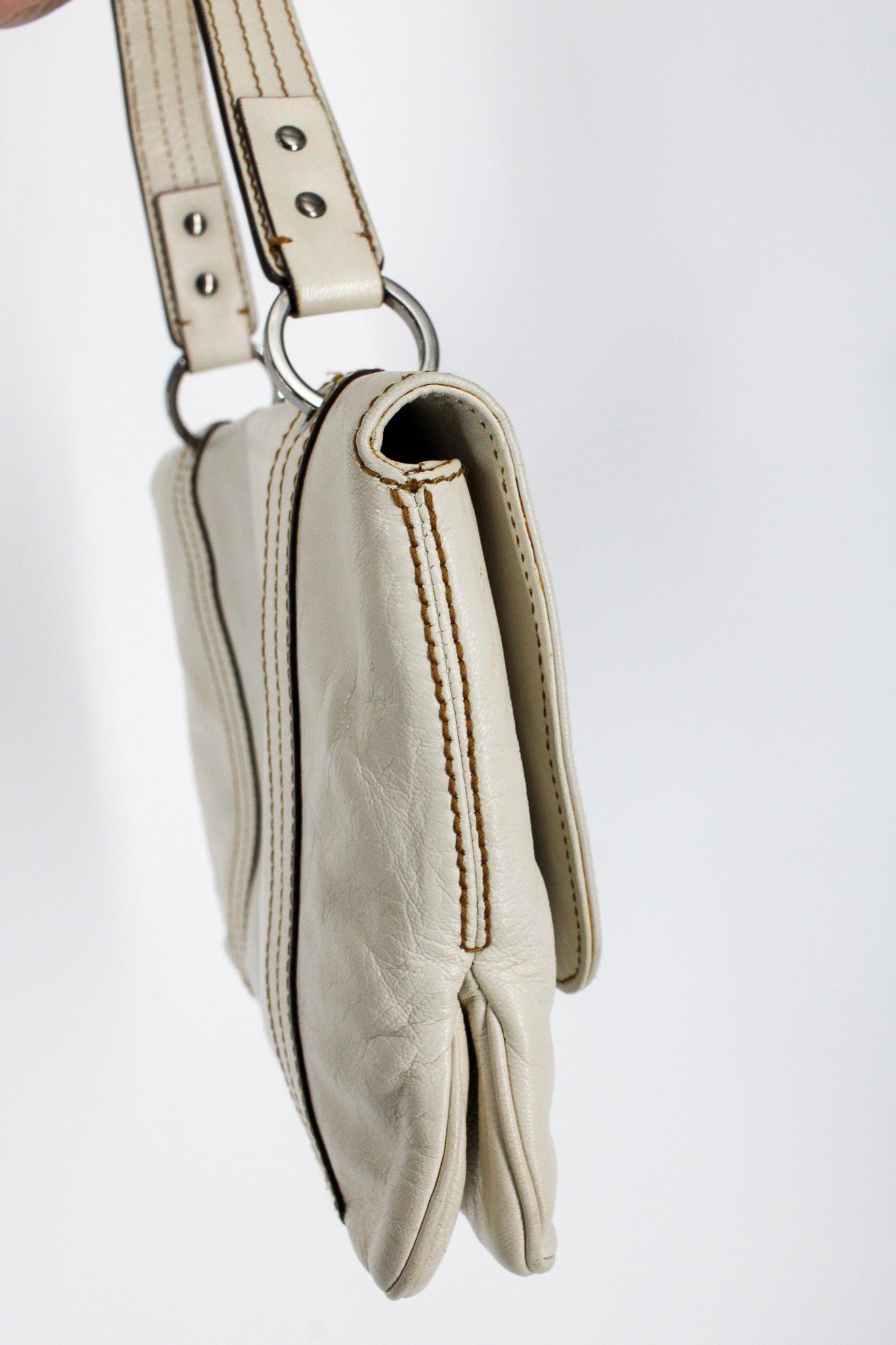 y2k gucci white leather shoulder bag - contrast topstitch flap