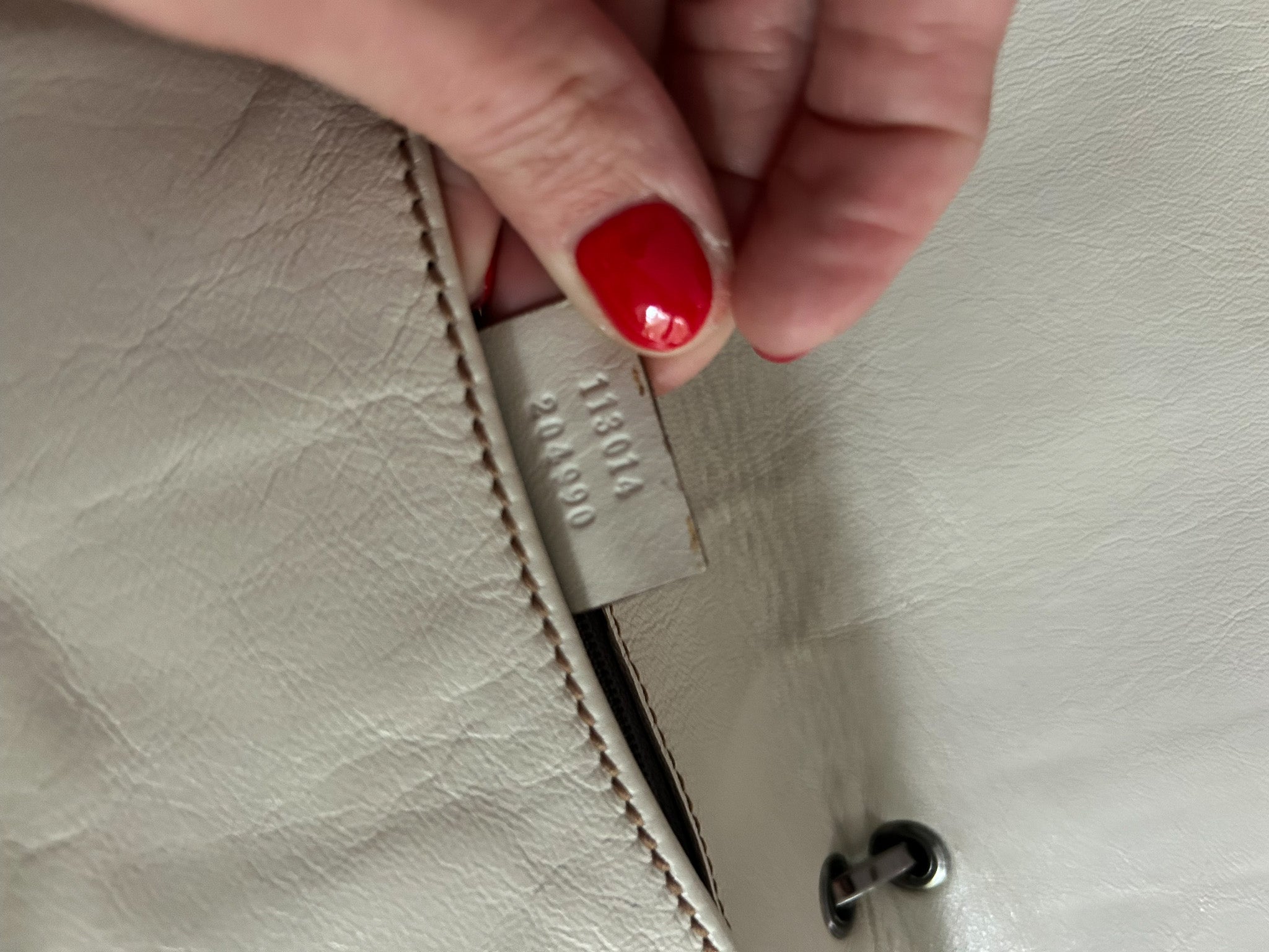 y2k gucci white leather shoulder bag - contrast topstitch flap