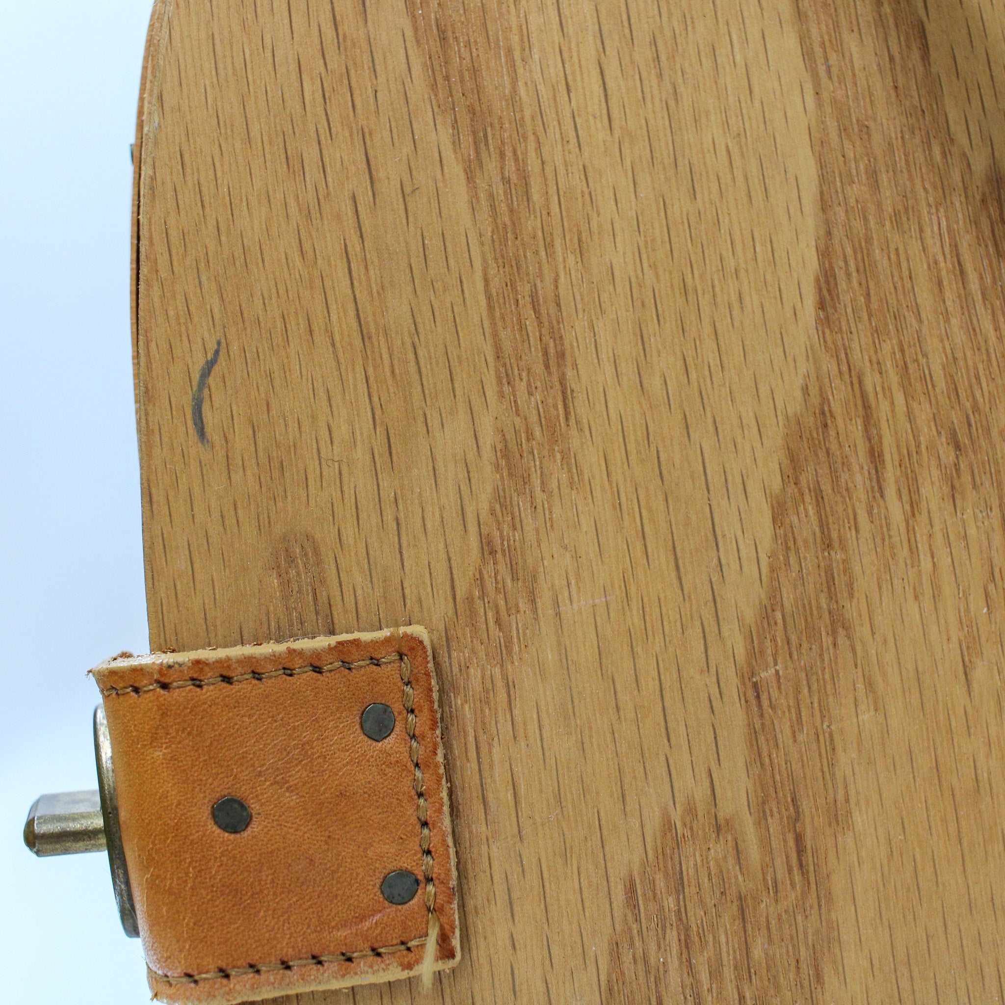 wooden lid and leather strap tab detail