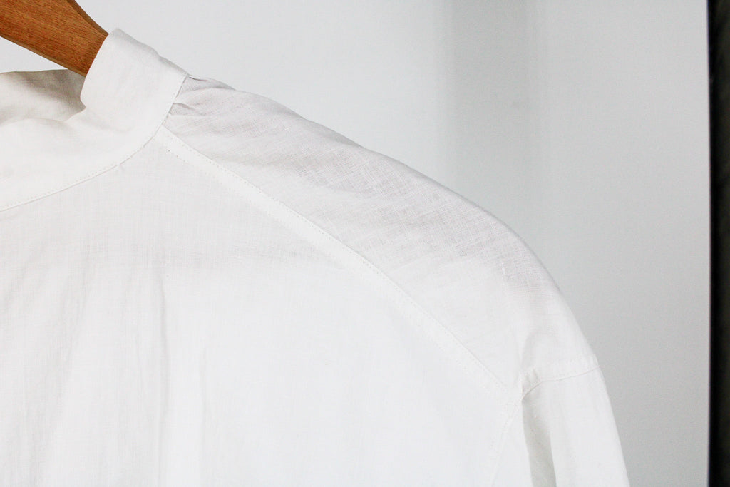 shoulder and sleeve seam detail