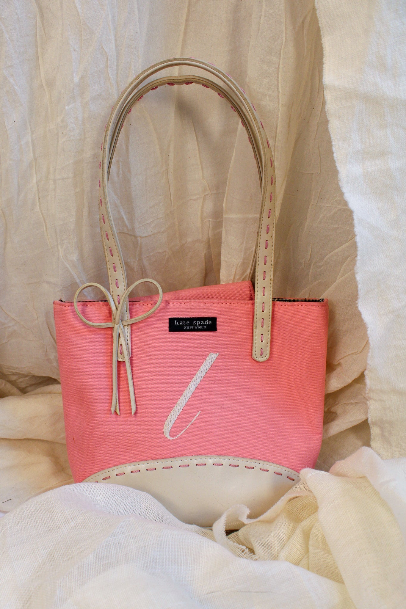 early 2000s kate spade new york pink monogram “l” tote bag with leather base, handles, and bow