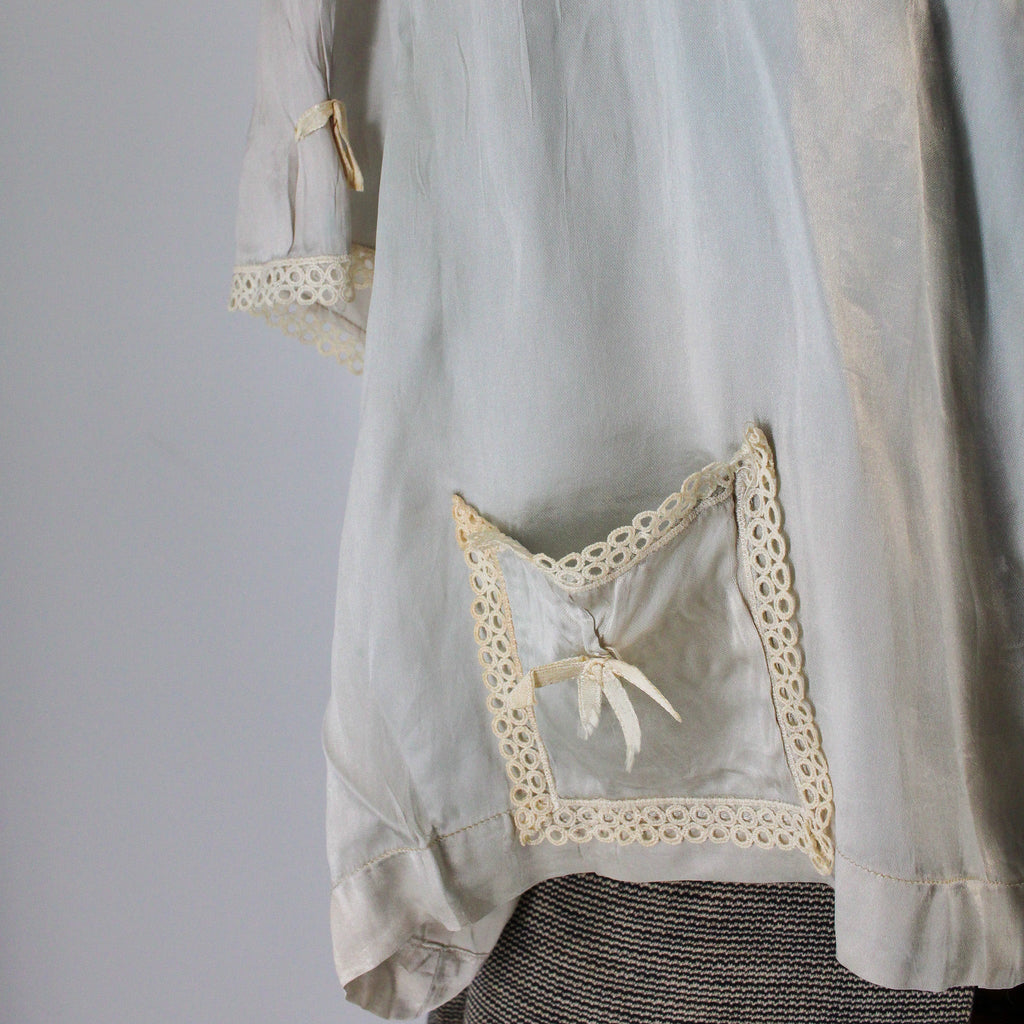 lace pocket with ribbon bow detail
