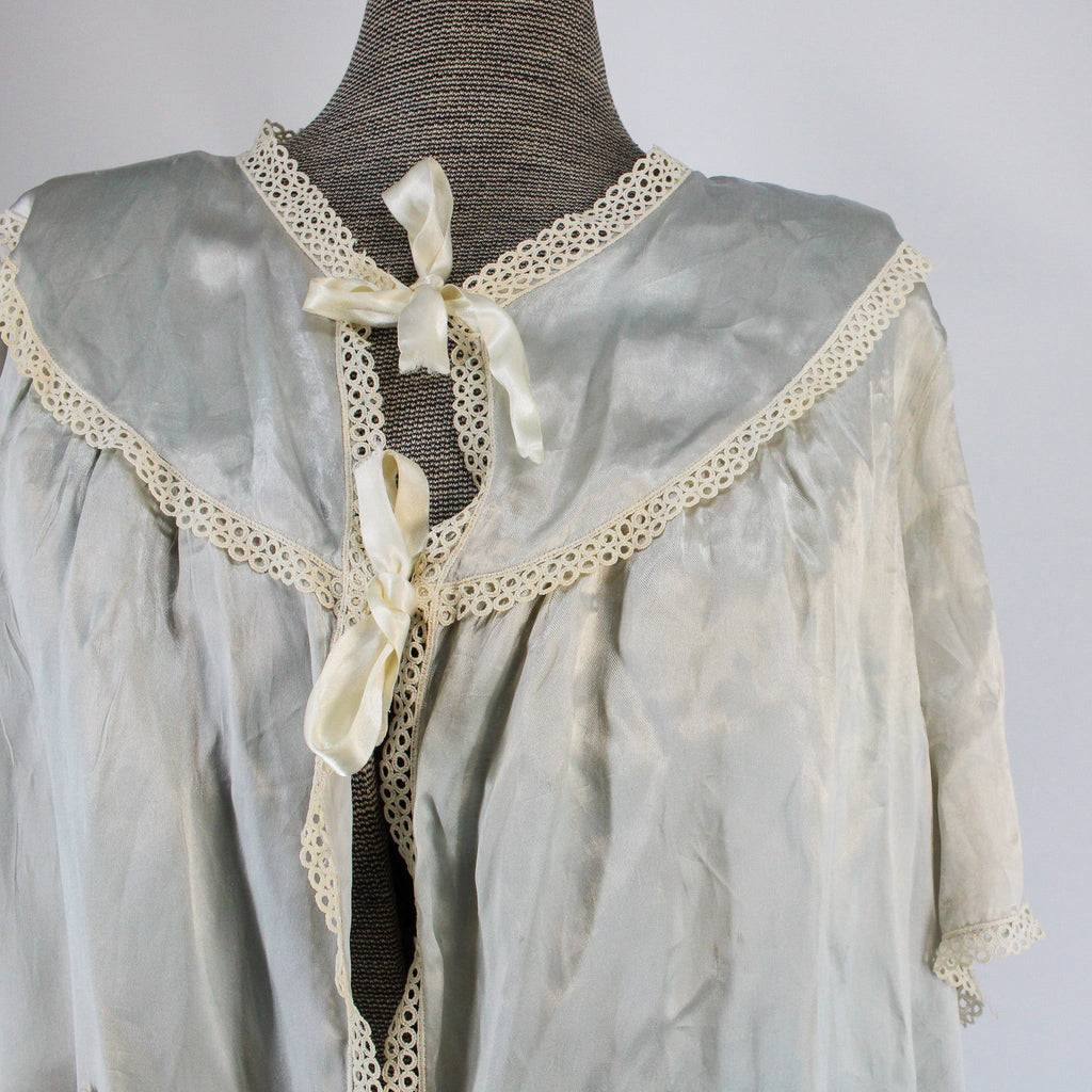 collar and ribbon ties detail