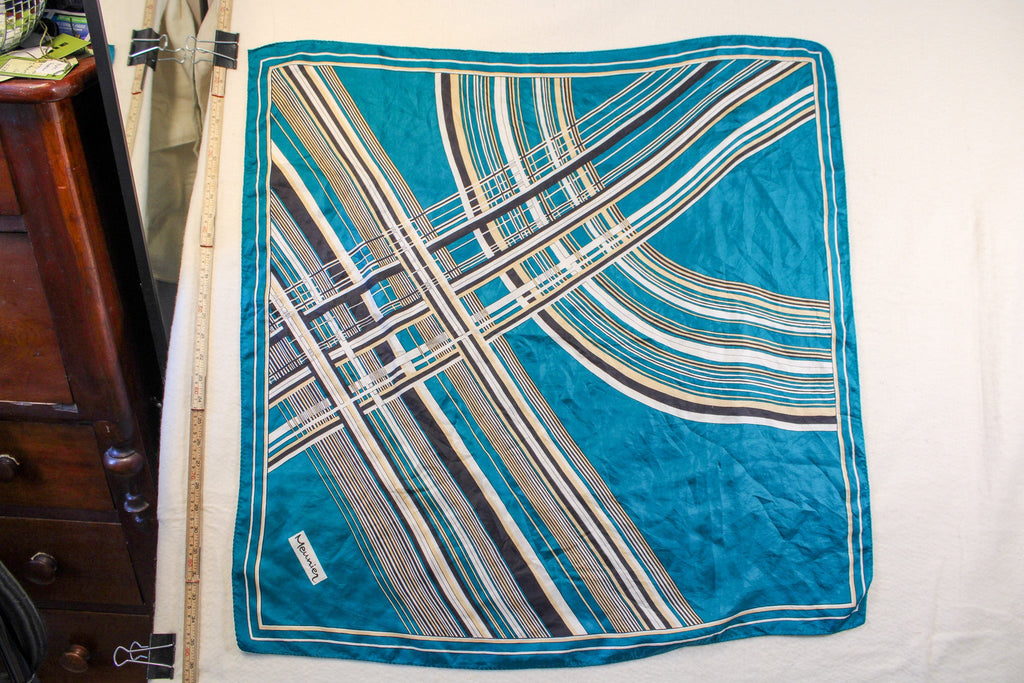 Ruler context of scarf