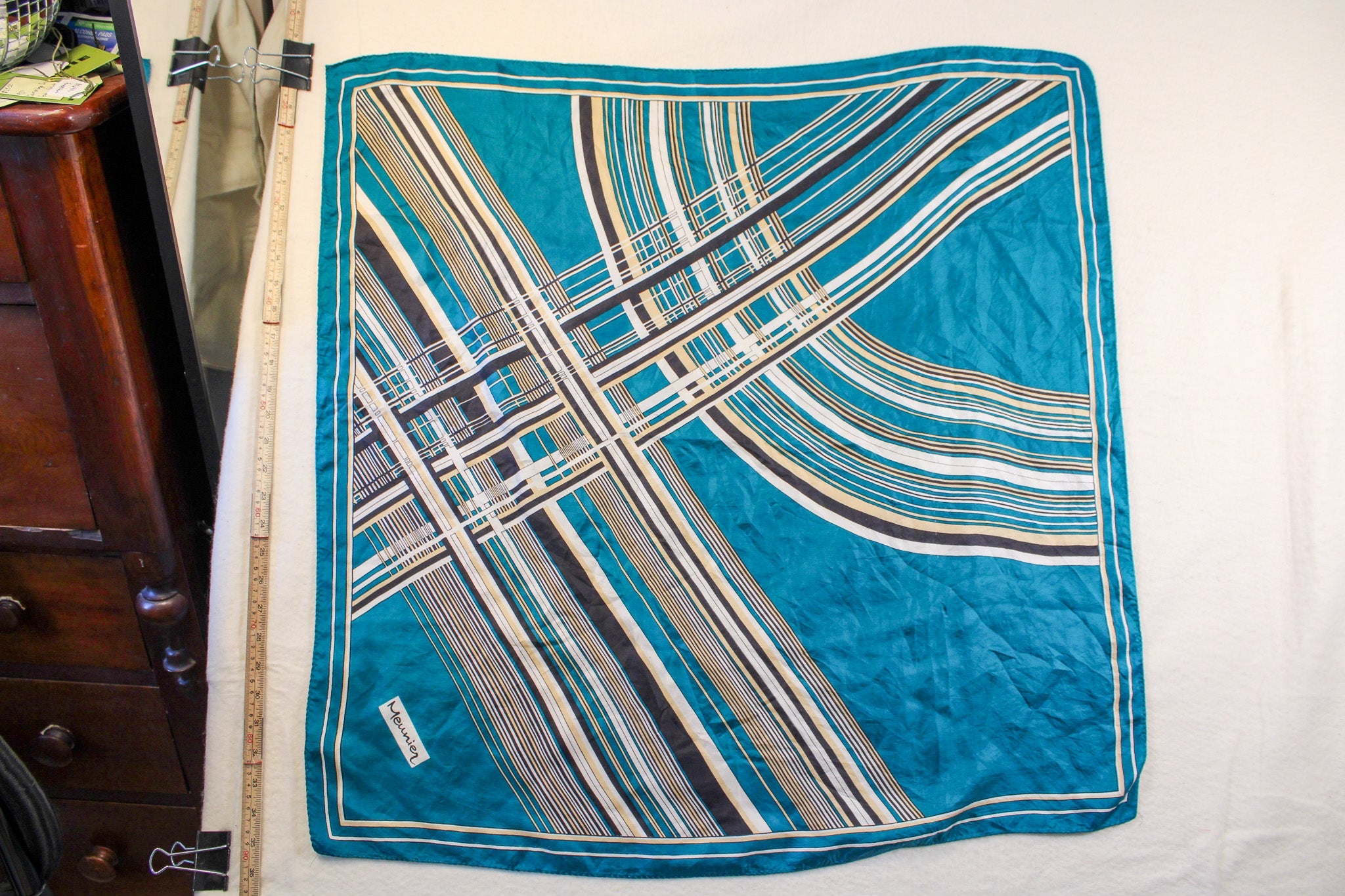 Ruler context of scarf