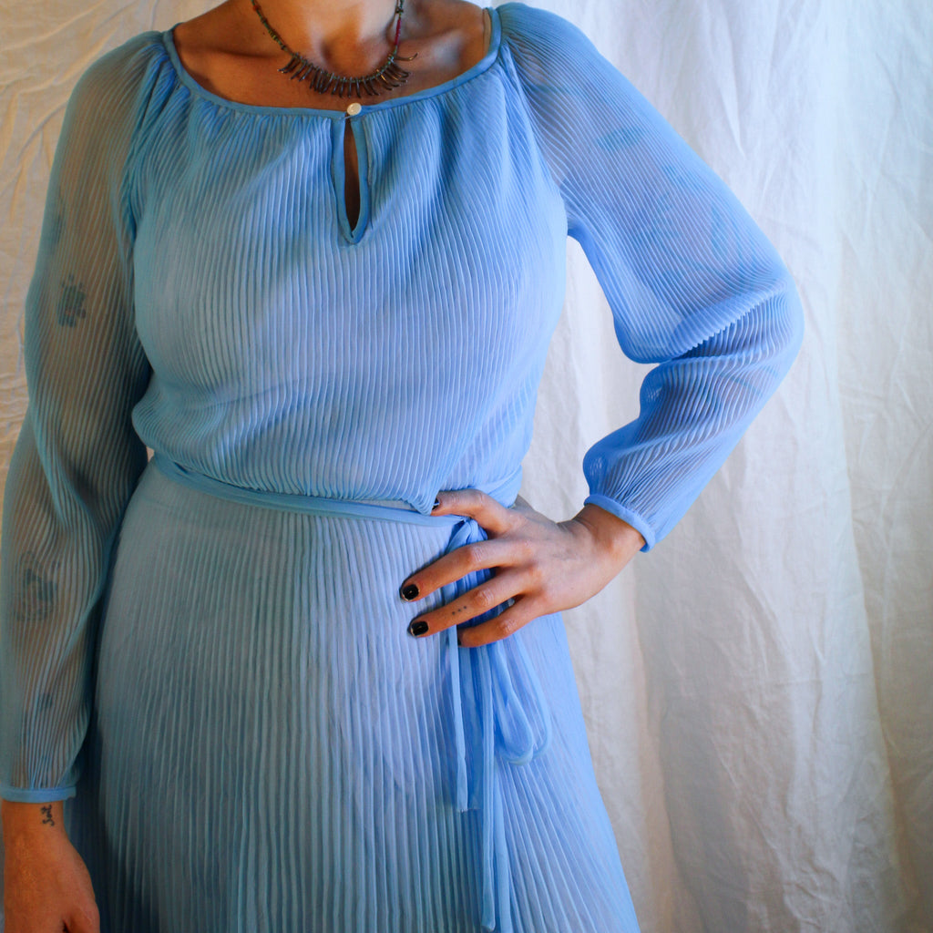 Neckline and keyhole detail