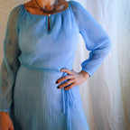 Neckline and keyhole detail