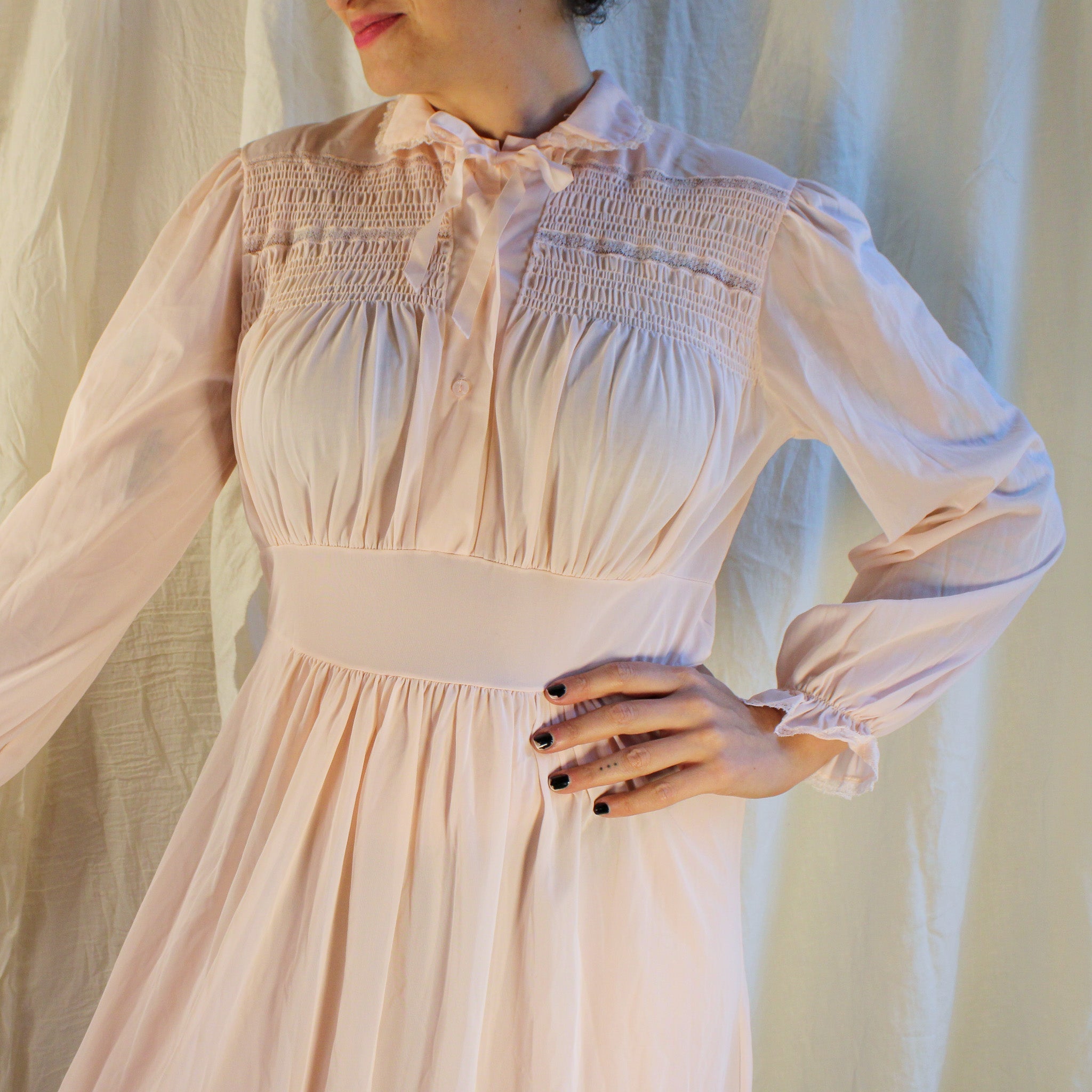 60s cutest collar smocked pink nightgown
