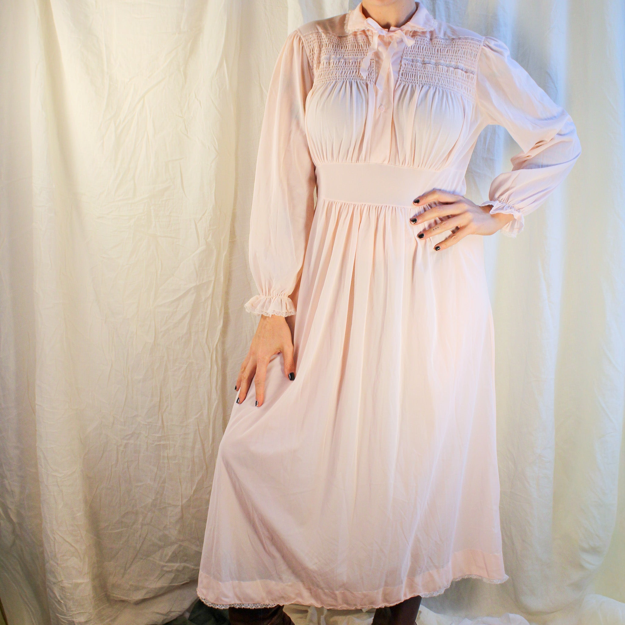 60s cutest collar smocked pink nightgown