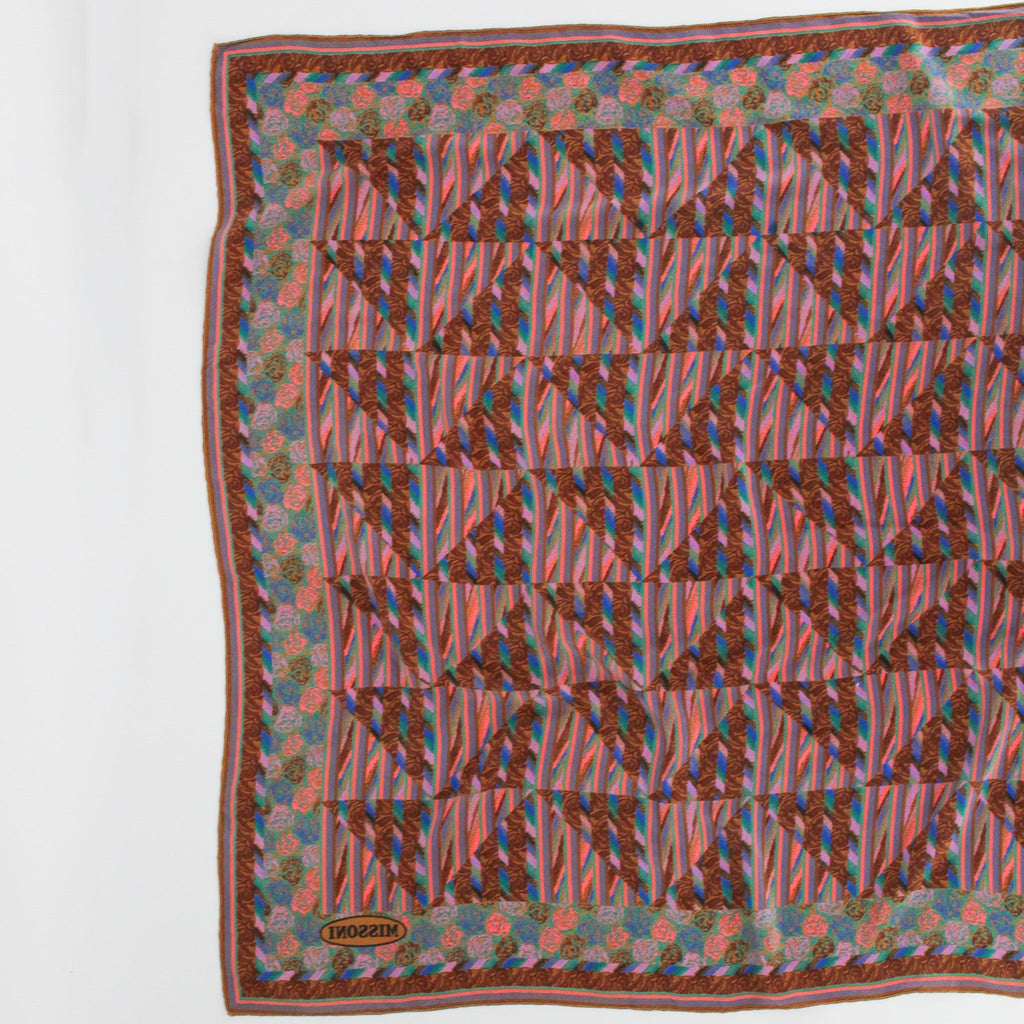 scarf corner and reverse detail