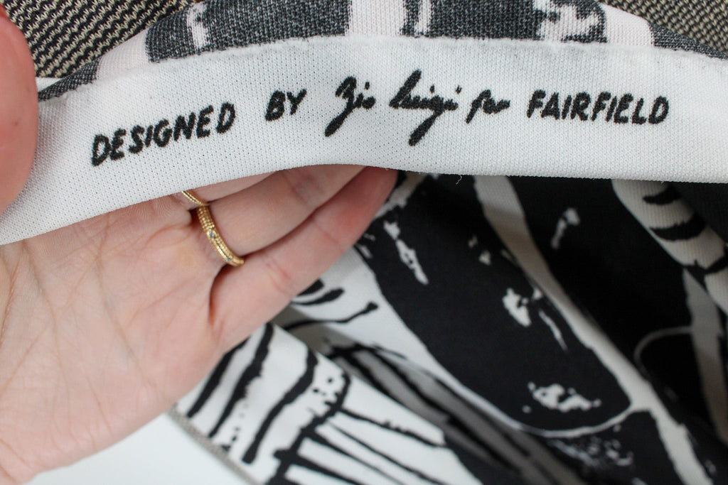 collar and zip detail