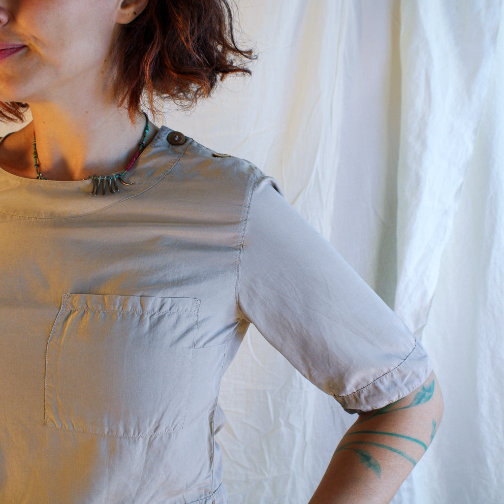 Neckline and sleeve detail