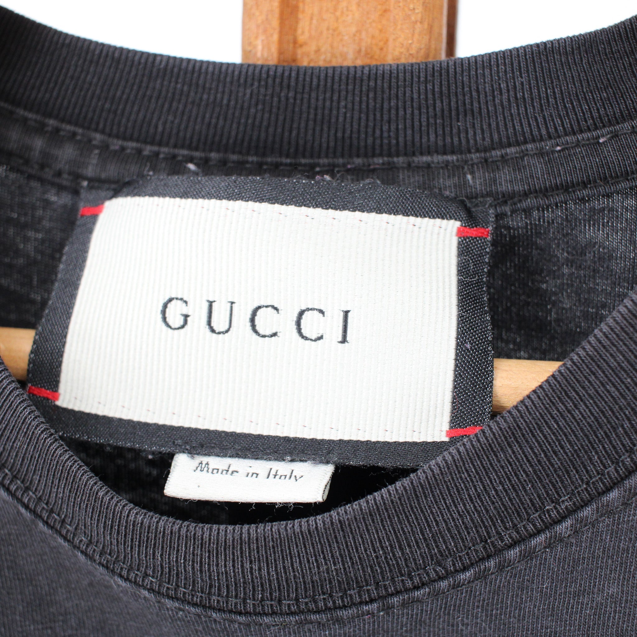 interior gucci neck label