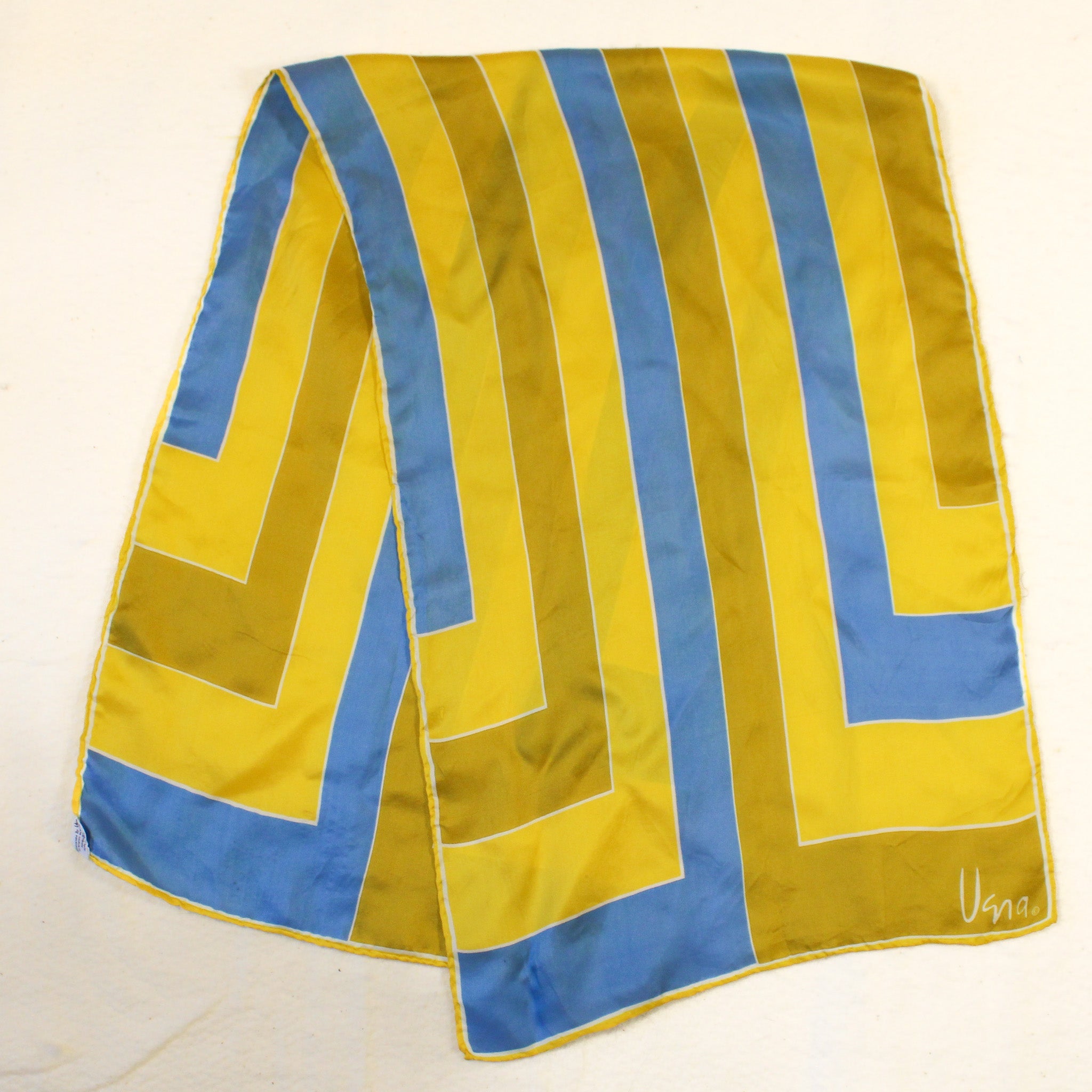 Full layout view of Vera color-block scarf