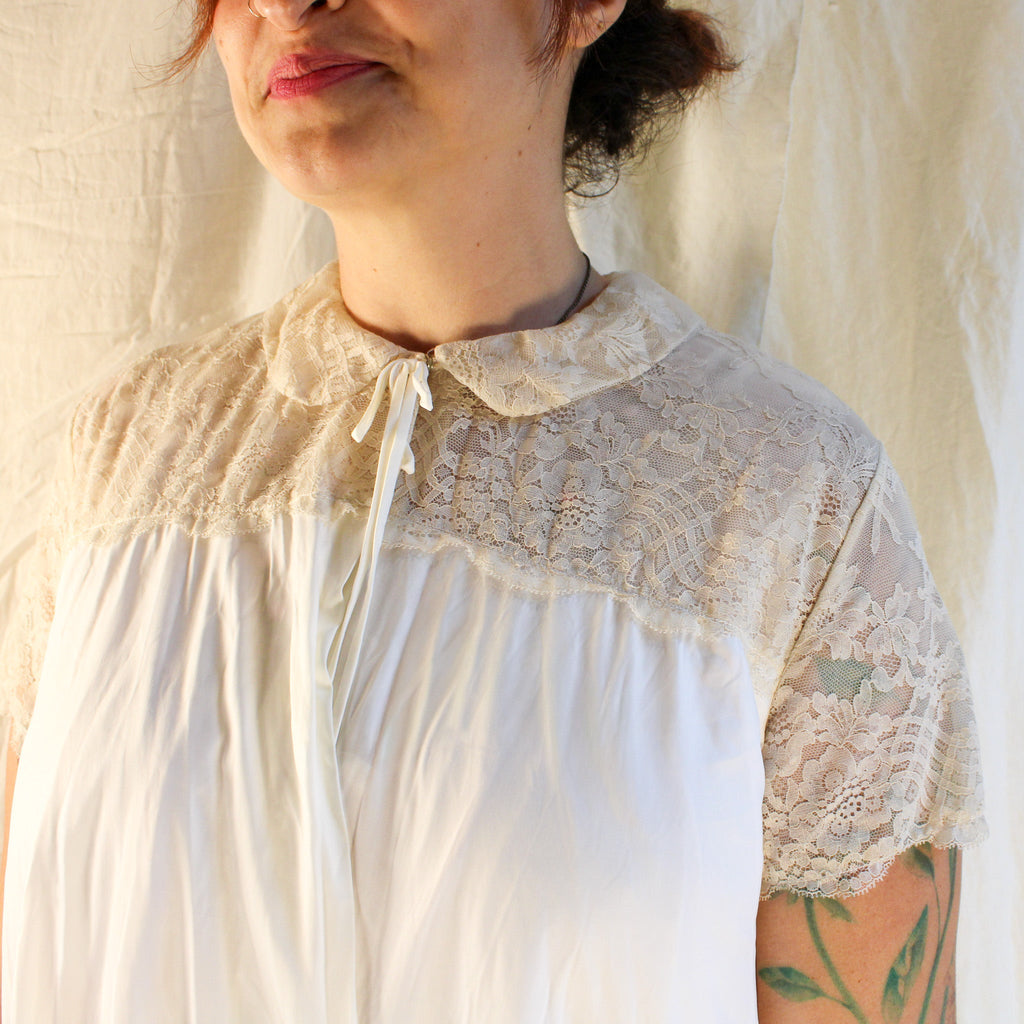 Saks Fifth Avenue ivory lace yoke nylon robe