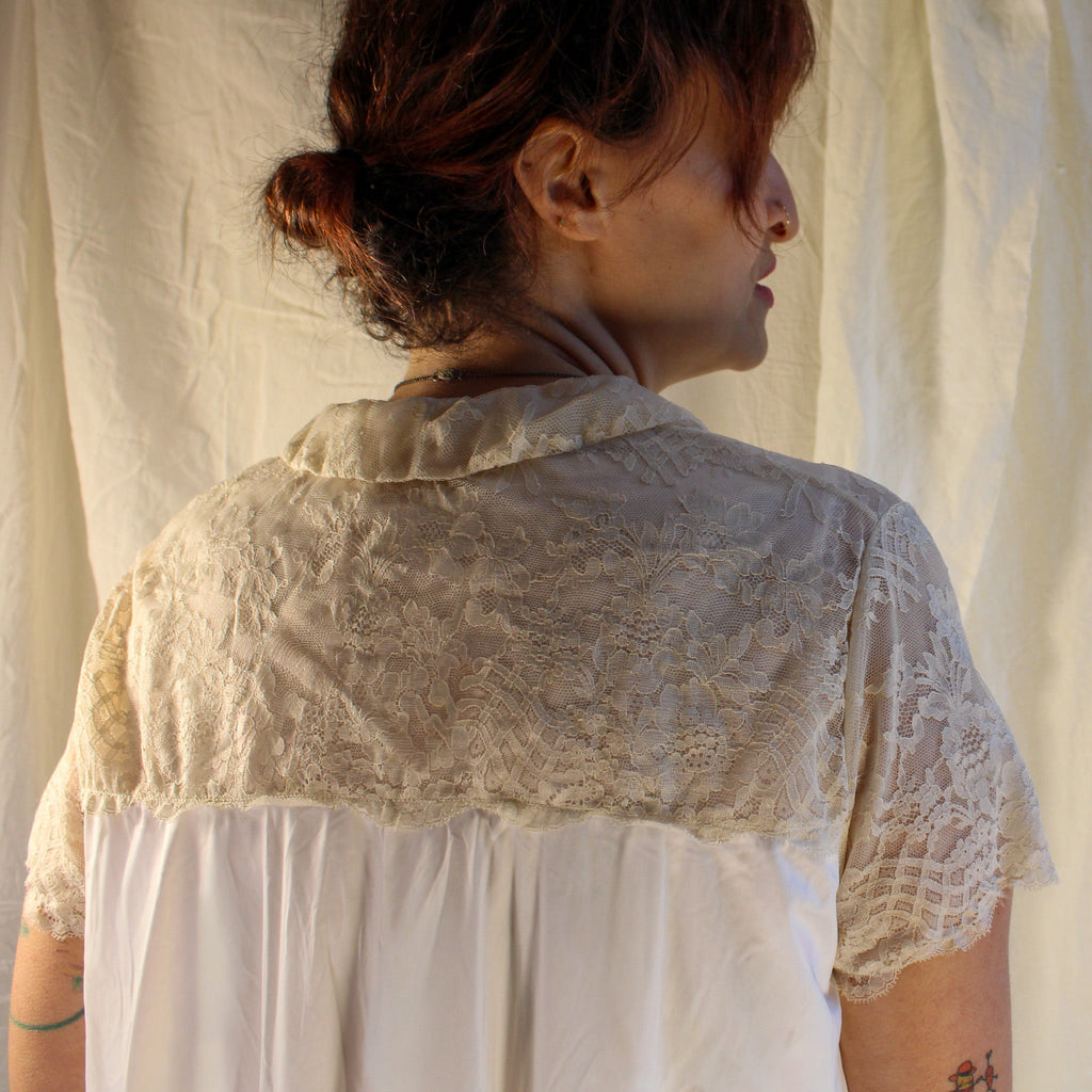 Saks Fifth Avenue ivory lace yoke nylon robe