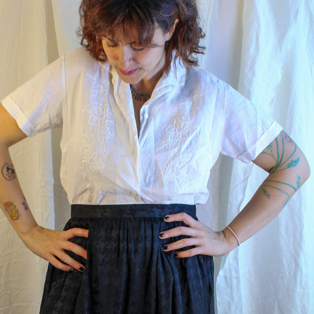 80s white embroidered linen collared shirt - image 1